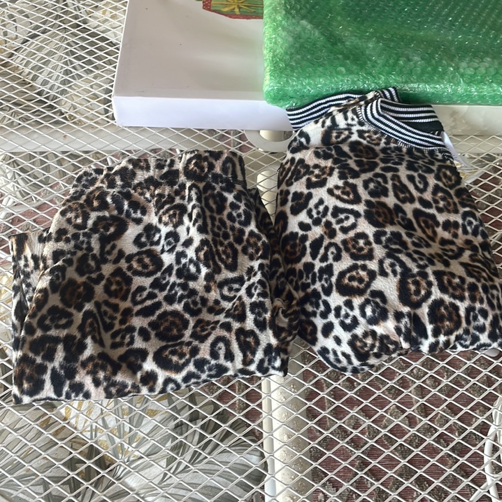 Long sleeve soft cheeta print secret treasures 8-10 medium